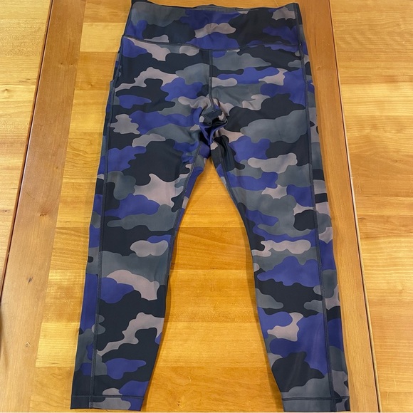 Athleta Ultimate Stash Printed 7/8 Tight large - Picture 6 of 14